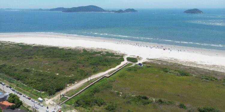 Pontal do Sul é a melhor praia do Paraná e uma das melhores das Américas, aponta ranking internacional