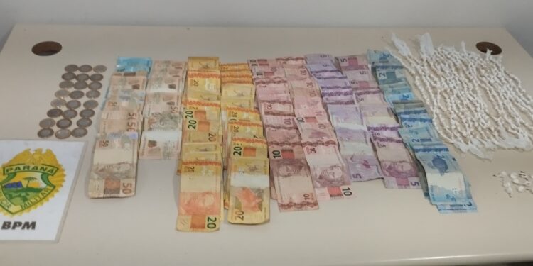 PM prende “olheiro” do tráfico em Guaratuba; 475 pedras de crack foram apreendidas durante a abordagem