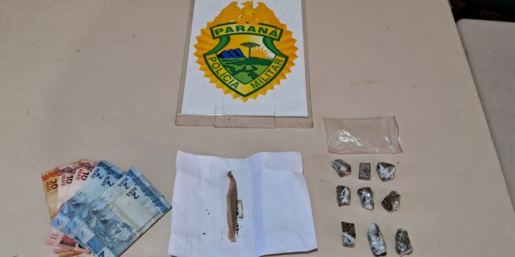 PM encontra cigarro e buchas de maconha com adolescentes em Pontal do Paraná