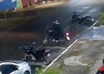 ACONTECEU DE NOVO: Dupla furta motocicleta no bairro Jardim Alvorada em Paranaguá