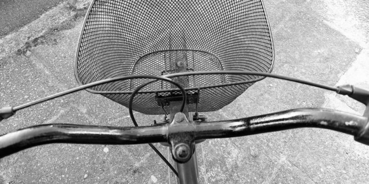 Mulher cai no golpe do Pix após furto de bicicleta em Paranaguá