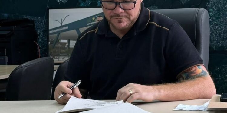 Decisão do Tribunal de Justiça do Paraná confirma validade do decreto que revogou aumento de 80% nos vencimentos do ex-prefeito; valor incorporado ultrapassava R$ 16 mil mensais. / Foto: Divulgação/Redes Sociais