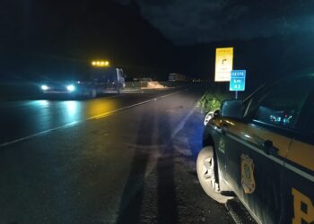 TRÂNSITO: BR-277 completamente bloqueada no sentido litoral