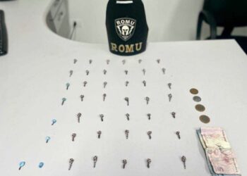 ROMU apreende pedras de crack e porções de cocaína durante abordagem de rotina no bairro Industrial em Paranaguá