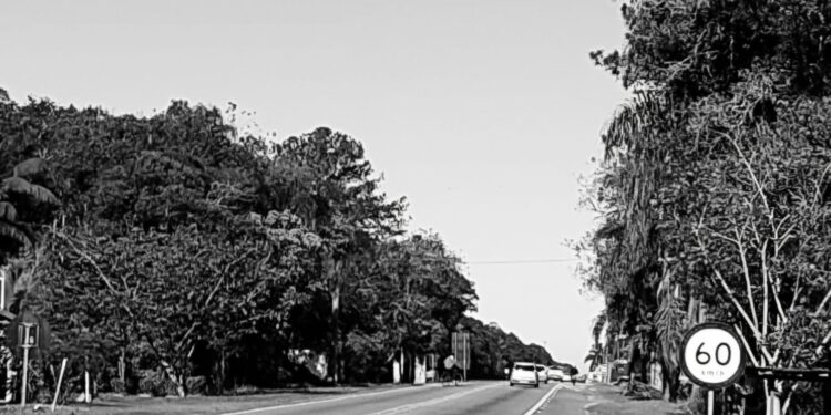 Dupla em carro alugado aborda adolescente em Morretes; suspeitos tentaram colocar a menina no interior do veículo