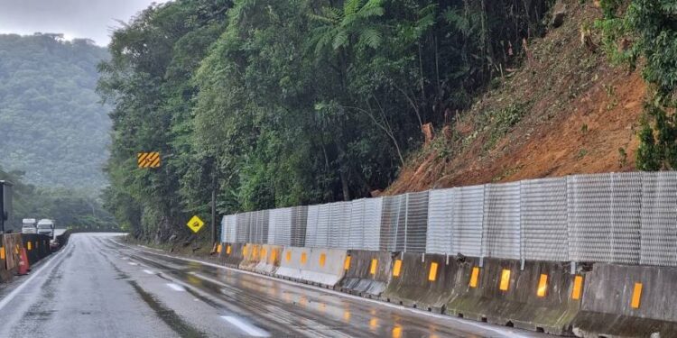 Pistas da BR-277 estão totalmente liberadas para o fluxo de veículos no km 43 em Morretes