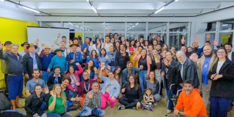 A primeira edição da caravana “Pactos pela Cultura” aconteceu em Laranjeiras do Sul, no centro-sul do estado.