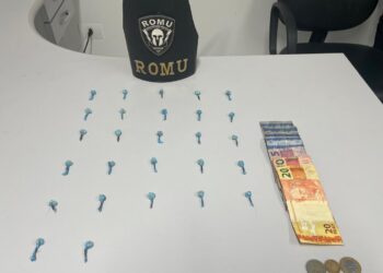 ACONTECEU DE NOVO: ROMU prende rapaz que comercializava drogas no bairro Industrial em Paranaguá