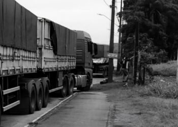 Caminhão carregado com fertilizante é furtado em Paranaguá; veículo foi localizado na RMC