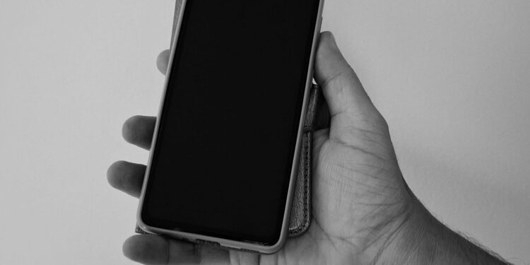 Adolescente é assaltado por criminoso armado no bairro Jardim Iguaçu em Paranaguá