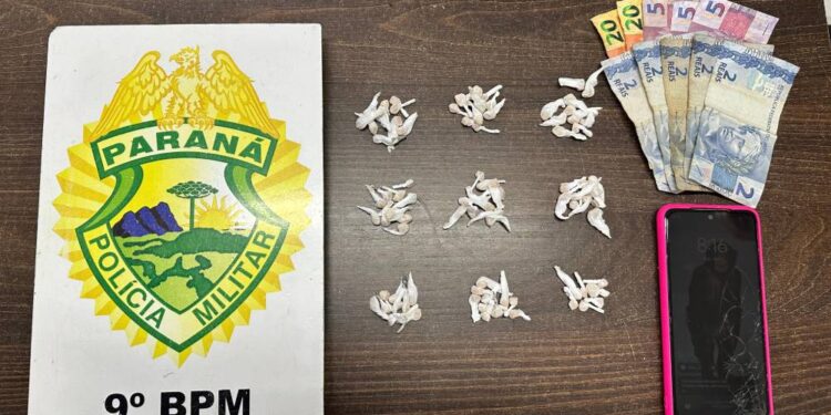 PM flagra rapaz monitorado por tornozeleira eletrônica comercializando drogas em Matinhos