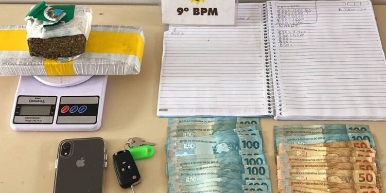 Foragido da Justiça é capturado pela PM em Guaratuba; com o preso foi encontrado um tijolo e meio de maconha