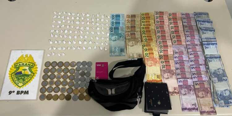 PM apreende adolescente com 100 porções de cocaína em Guaratuba; o entorpecente estava escondido dentro de uma bexiga