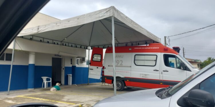 Após seis dias de espera, paciente com câncer é transferida de Guaratuba para o Hospital Regional de Paranaguá