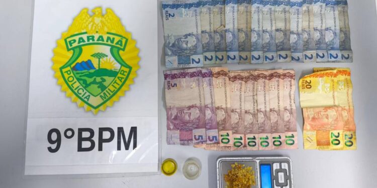 Acusado de envolvimento com o tráfico de drogas é preso pela PM após invadir o quintal de uma casa no Morro da Cocada