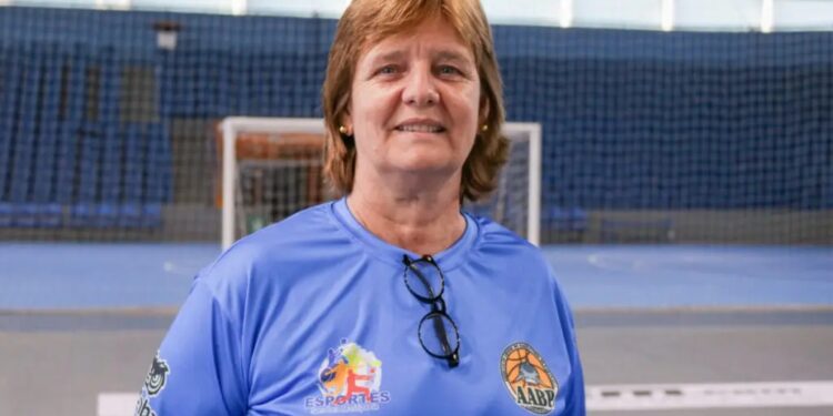 Professora de Paranaguá é convocada para representar o Brasil no Mundial de Basquete Master na Suíça