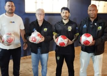 Equipes participantes da 25ª Copa Litoral de Futebol de Campo recebem bolas oficiais da competição
