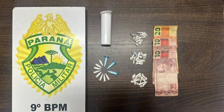 PM flagra adolescente comercializando drogas em Matinhos