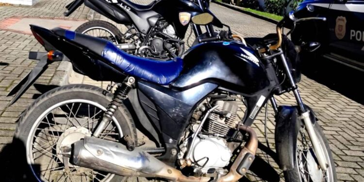 Homem com CNH vencida e pilotando moto clonada é detido pela GCM em Paranaguá