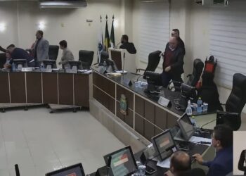 Vereador Aldo Neves tem mal súbito durante sessão na Câmara de Paranaguá e é encaminhado ao hospital