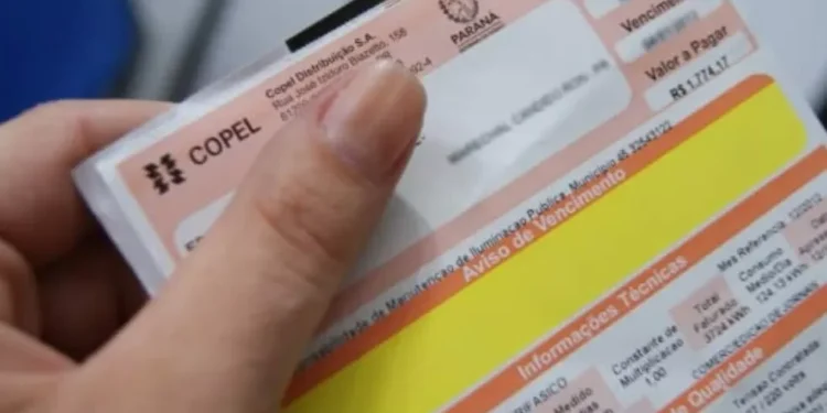 Conta de luz fica mais cara a partir desta terça-feira (24) no Paraná; reajuste de até 2,99% afeta 5,2 milhões de residências