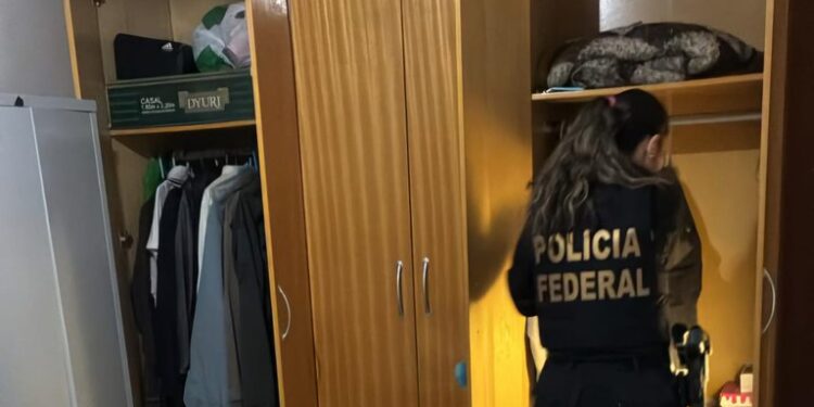 OPERAÇÃO ANJO DA GUARDA: PF apreende celular e HD em Paranaguá