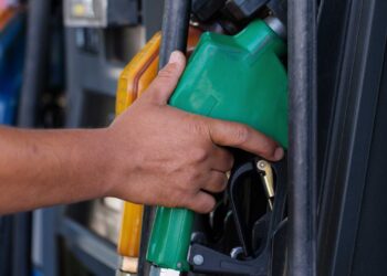 Petrobras anuncia redução de 5,6% no preço da gasolina
