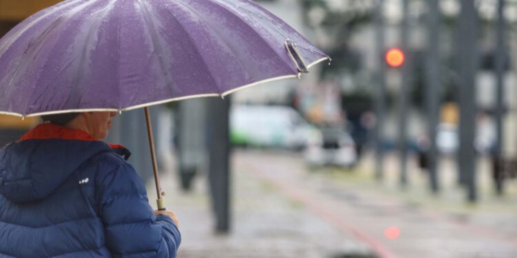 Paraná registra raios e granizo: chuva diminui na sexta, mas ganha força no fim de semana