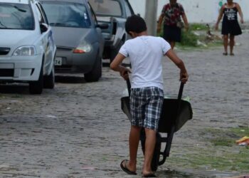 Trabalho infantil avança no Litoral do Paraná e já soma 12 casos flagrados em 2025