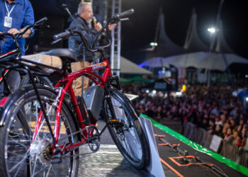 IPTU Premiado 2025 entrega carro, moto e bicicletas a contribuintes de Paranaguá