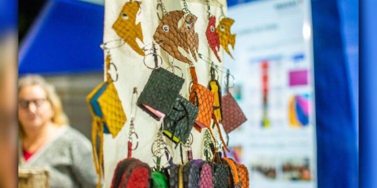 Vila do Artesanato é aberta em Paranaguá e movimenta economia local