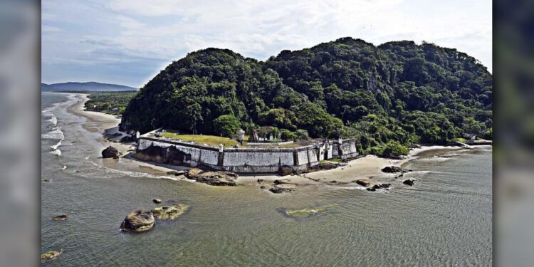 Fortaleza da Ilha do Mel passa por estudo inédito para preservação ambiental e histórica