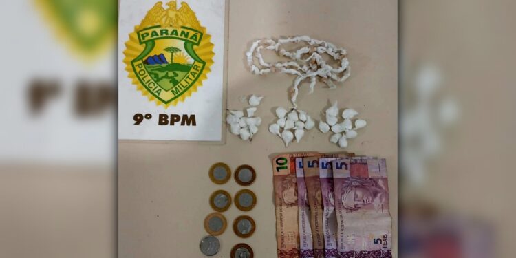 PM apreende trança plástica com pedras de crack e porções de cocaína em Guaratuba