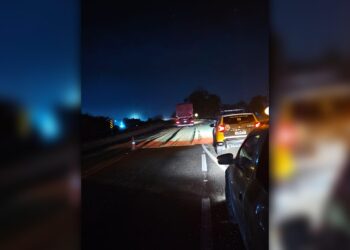 ACONTECEU DE NOVO: Suspeitos arrombam tampa do tombador e espalham quase 6 toneladas de grãos de soja na BR-277