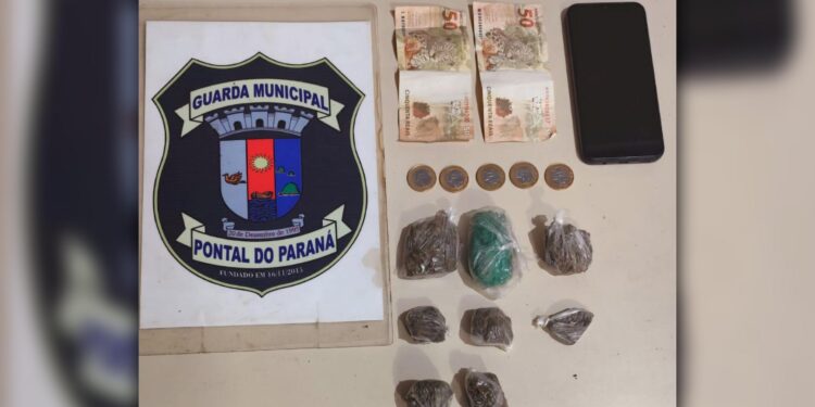 Guarda Civil Municipal prende rapaz que vendia drogas nas proximidades da Praça de Ipanema em Pontal do Paraná