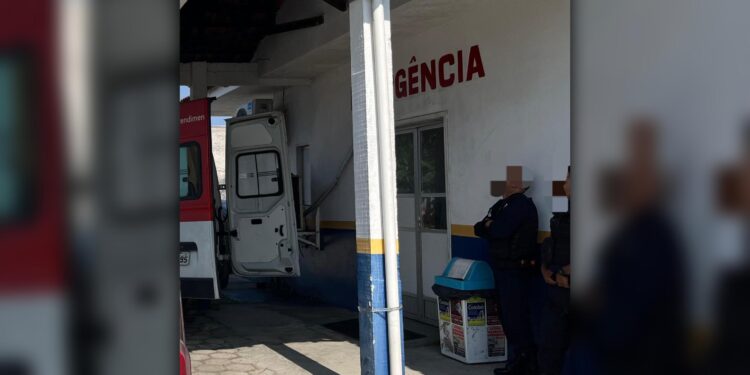 Homem é esfaqueado durante assalto em Pontal do Paraná; vítima estava em um ponto de ônibus na PR-407