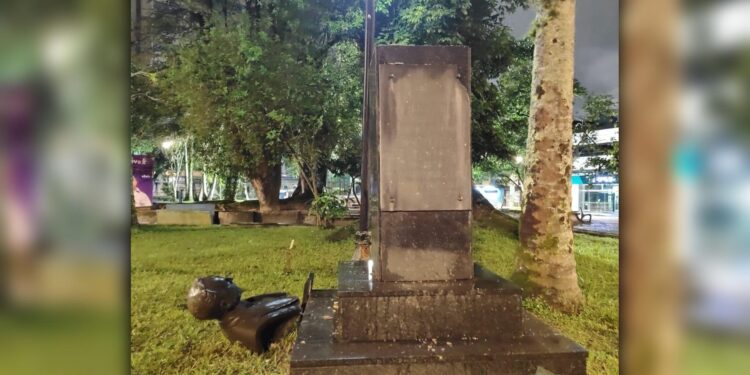 URGENTE: Guarda Civil Municipal prende homem que tentou furtar busto de Getúlio Vargas na Praça Fernando Amaro