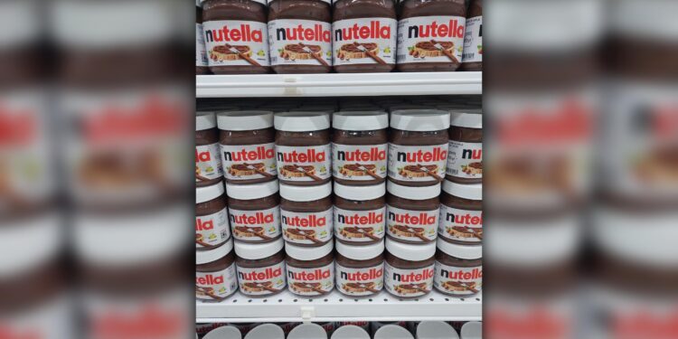 Seguranças flagram mulheres furtando potes com creme de avelã em supermercado de Paranaguá