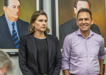 Adriano Ramos denuncia contratos superfaturados, promete transparência e critica legado da gestão anterior