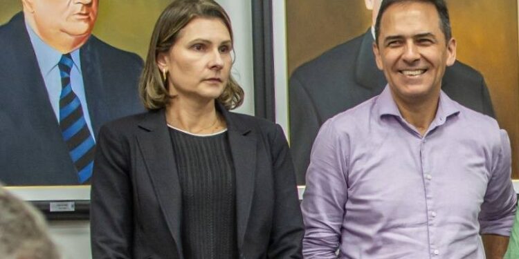 Adriano Ramos denuncia contratos superfaturados, promete transparência e critica legado da gestão anterior