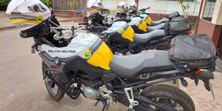 Foragidos da Justiça são capturados pelo Grupamento de Motos da Polícia Militar em Paranaguá