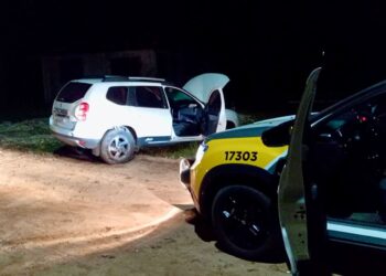 Assaltante armado rende família e rouba utilitário e celular; veículo foi recuperado pela PM 