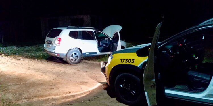 Assaltante armado rende família e rouba utilitário e celular; veículo foi recuperado pela PM 