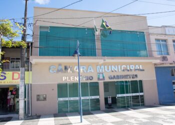 Com salários de quase R$ 10 mil, vereadores de Matinhos querem auxílio-alimentação de R$ 1.420