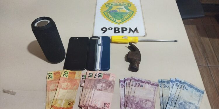 PM prende homem que arrombou farmácia em Pontal do Paraná; suspeito teria danificado portas de outros estabelecimentos comerciais