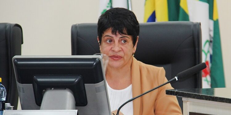 Audiência nesta quarta-feira (9) pode cassar o mandato da vereadora Mari Leite, acusada de compra de votos em Paranaguá