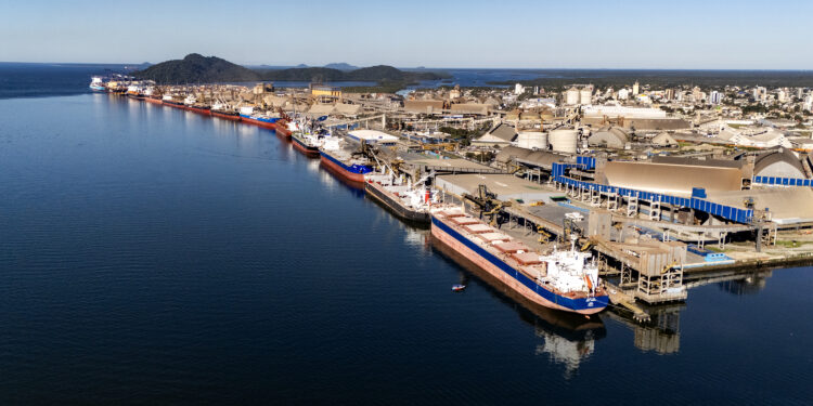 Foto: Claudio Neves/Portos do Paraná