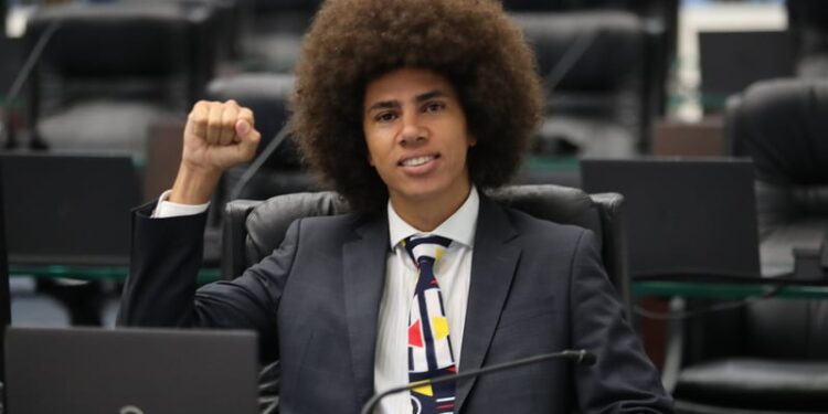 Sarau Afro com deputado Renato Freitas agita Paranaguá neste sábado (5) com rap, dança e resistência