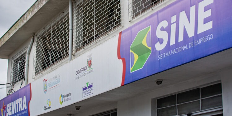 Feirão de Empregos oferece 40 vagas imediatas em parceria com supermercado em Paranaguá