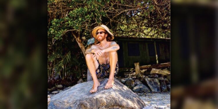 Exposição “Reciclando Pensamentos” transforma lixo das praias em arte e chega a Paranaguá